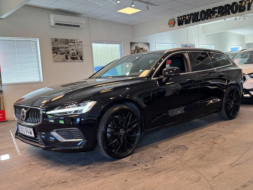 Bild 2 av Volvo V60 Recharge T6 AWD Core Bright Drag Gps H/K Läder 360kam