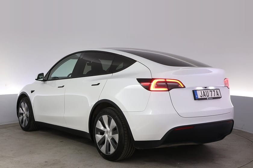 Bild 4 av Tesla Model Y Standard Range RWD Autopilot Pano Drag V-hjul