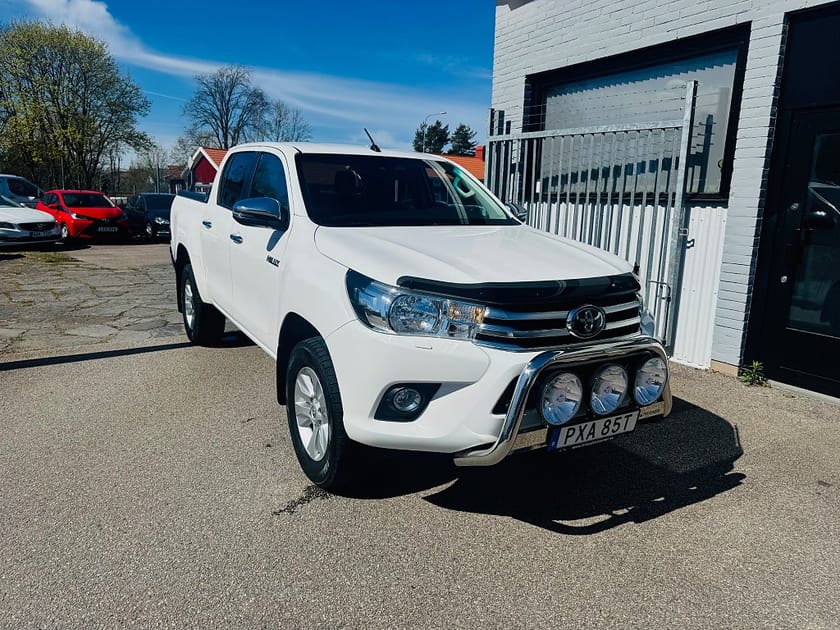 Bild 1 av Toyota Hilux Dubbelhytt 2.4 AWD 150HK AUTOMAT / MOUNTAIN TOP / MOMS