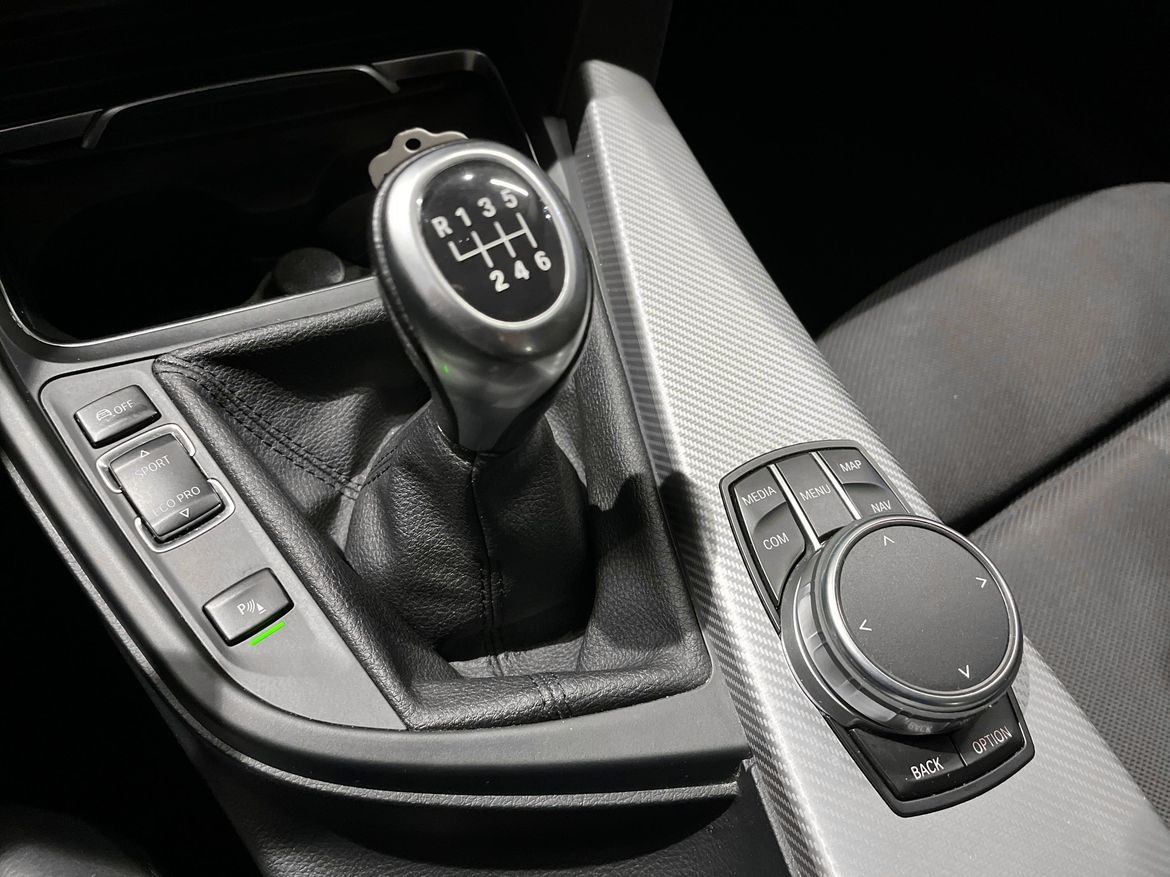 BMW 3-serie 2018 - miniatyr 16