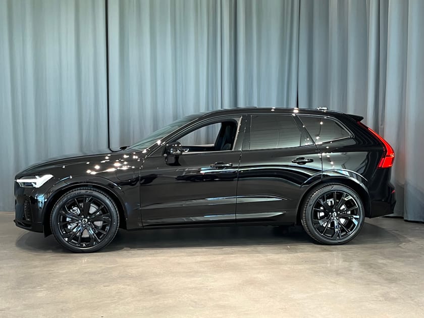 Bild 2 av Volvo XC60 T6 Plus Black Nordic Edition Lagerbil Luftfjädring//Head-Up// Panorama