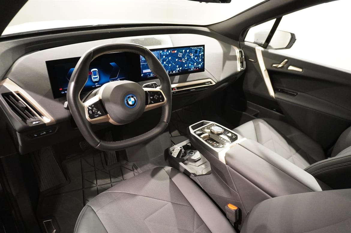 BMW iX xDrive50, 524ps, 2024