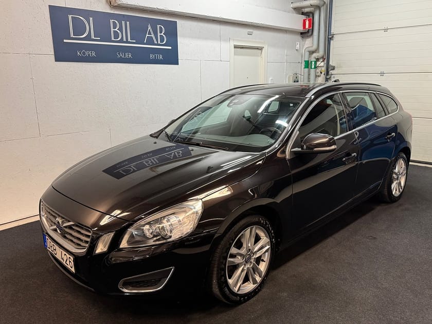 Bild 1 av Volvo V60 T3 150hk Momentum|1-BRUK|NYSERV|DRAG|SoV|