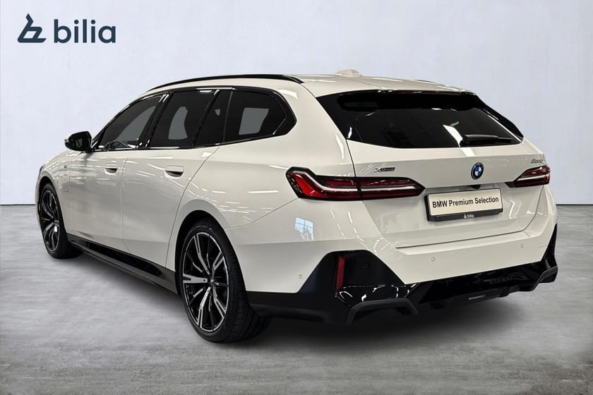 Bild 2 av BMW 530e xDrive Touring M-Sport | Drag | B&W | Aktiv farth | 20"