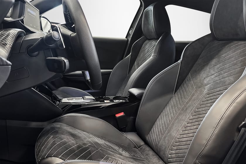 Bild 5 av Peugeot 2008 HYBRID 136 GT MYCKET VÄLUTRUSTAD OMG LEV