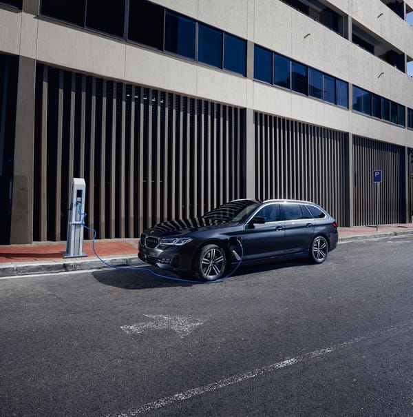 BMW 530e xDrive Touring och Sedan