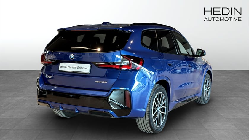 Bild 2 av BMW iX1 xDrive30 30e M-Sport Rattvärme Sportstolar Drag
