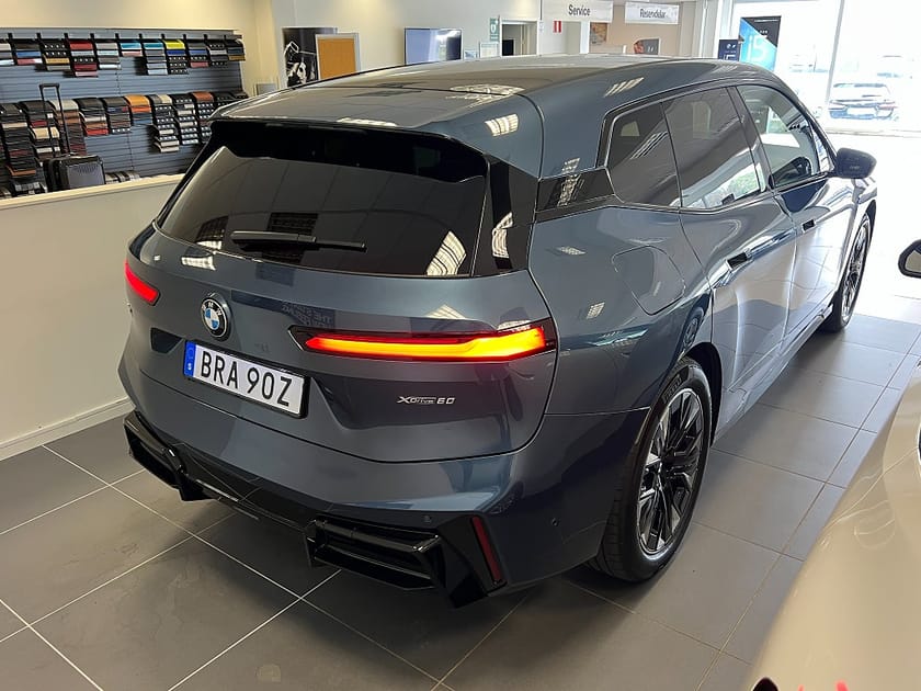 Bild 3 av BMW iX xDrive60 Fully Charged M-Sport Edition H/K Dragkrok