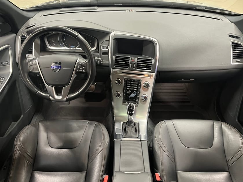 Bild 5 av Volvo XC60 D4 AWD Classic Summum*S&V-hjul/DRAG/NAV/KAMERA*