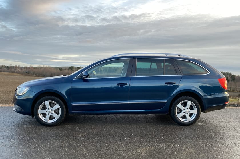 Bild 2 av Škoda Superb Kombi Skoda 2.0 TDI 4WD Elegance | Dvärm | Drag | S&V