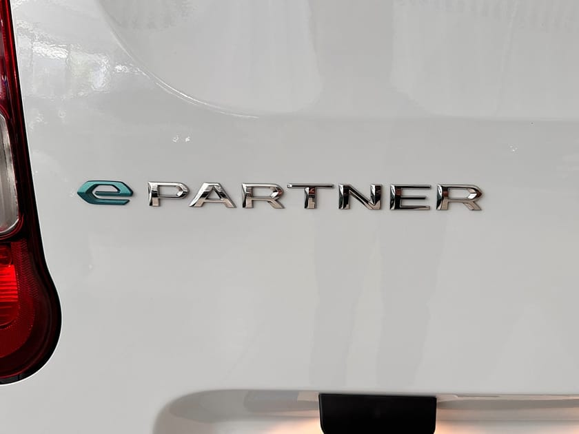 Bild 3 av Peugeot e-Partner L2 PRO+ 50kWh Kampanj Demobilar
