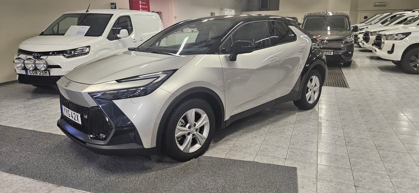 Bild 1 av Toyota C-HR PHEV 2.0 GR SPORT PREMIERE EDITION (LEASEBAR)