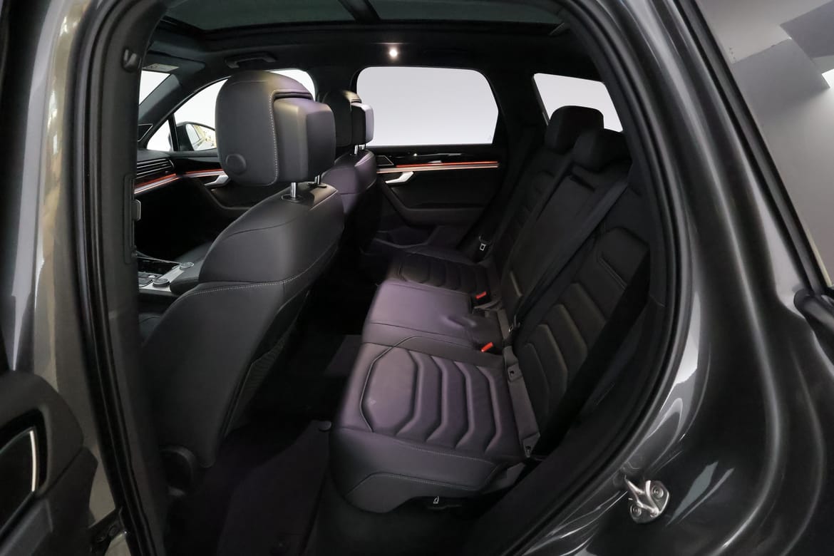 Volkswagen Touareg 2021 - miniatyr 24