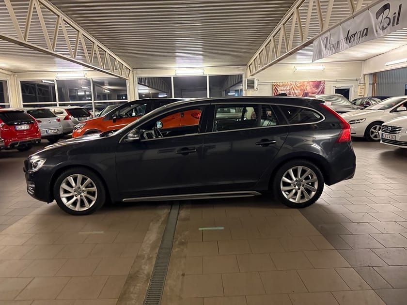 Bild 4 av Volvo V60 D5 AWD  Summum Taklucka/Navi/Skinn/ Euro 5