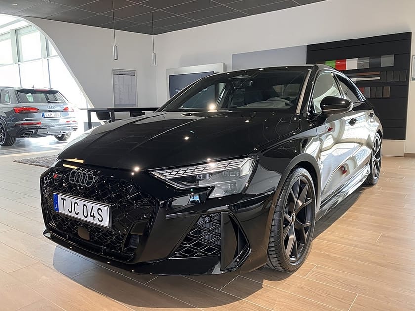Bild 1 av Audi RS3 Sedan 400hk Quattro