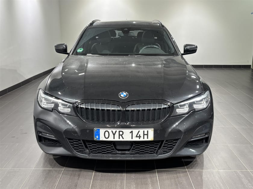 Bild 1 av BMW 330e Touring M Sport Drag Pano HiFi Fartpilot