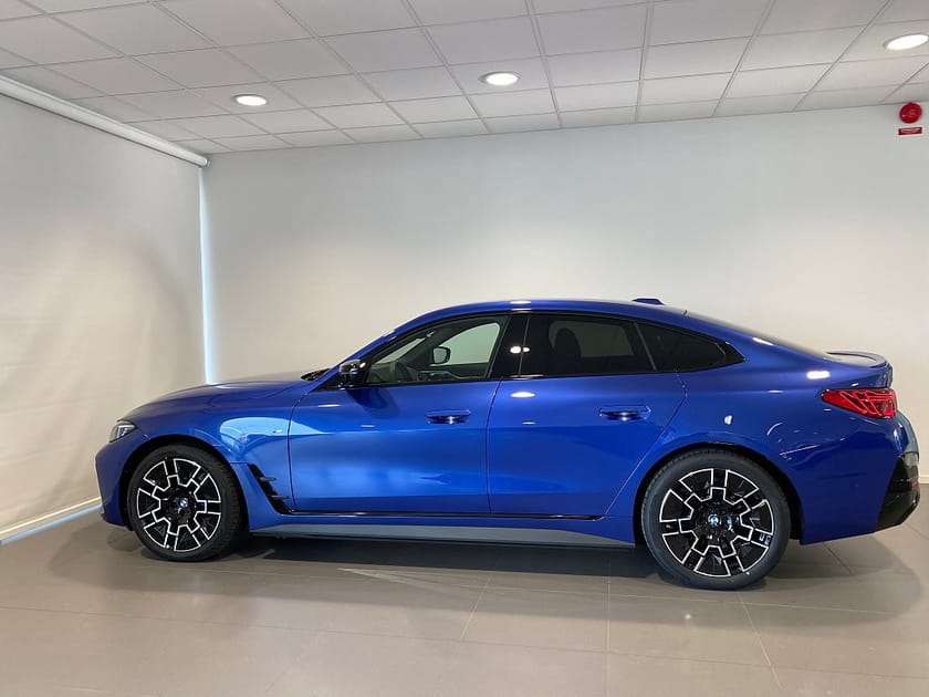 Bild 2 av BMW i4 M60 xDrive Gran Coupé Adaptiv Farthållare  Keyless Elstolar Drag