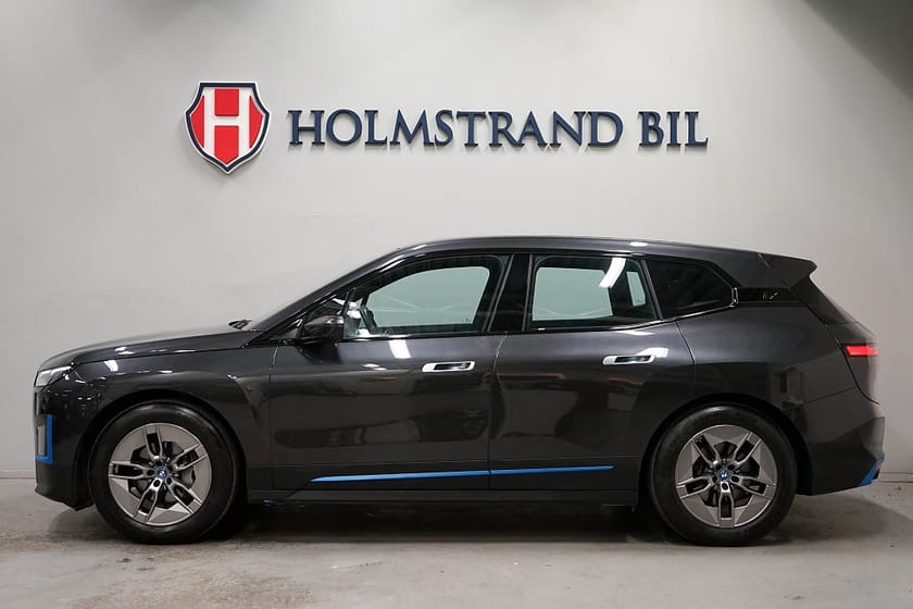 Bild 1 av BMW iX xDrive40 326hk Comfort Pano Drag H/K 3D DAP 4zon 20"