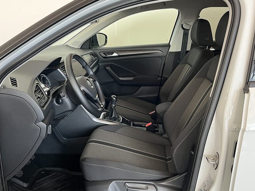 Bild 5 av Volkswagen T-Roc 4,95 ränta Manuell Adaptiv Farth. MultiFunktion Ratt
