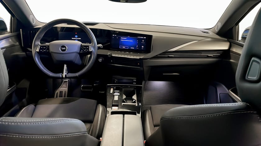 Bild 4 av Opel Astra Ultimate 1.2 TURBO 130 Hk / 360° / CarPlay