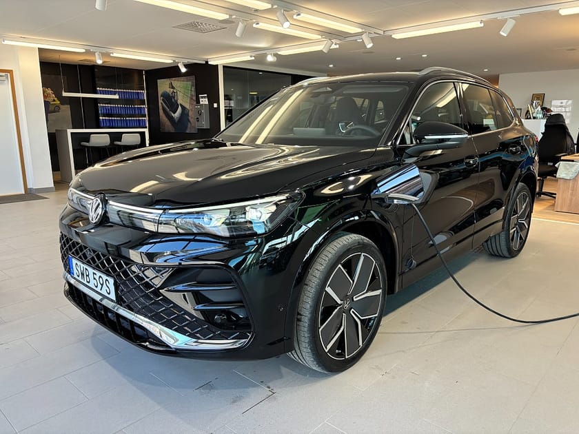 Bild 1 av Volkswagen Tiguan eHybrid R-Line-Edition SNABB LEV 4595kr/mån Dragpaket