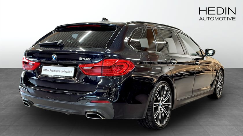 Bild 2 av BMW 540i xDrive Touring M Sport Drag Bränslevärmare HUD Massage Pano