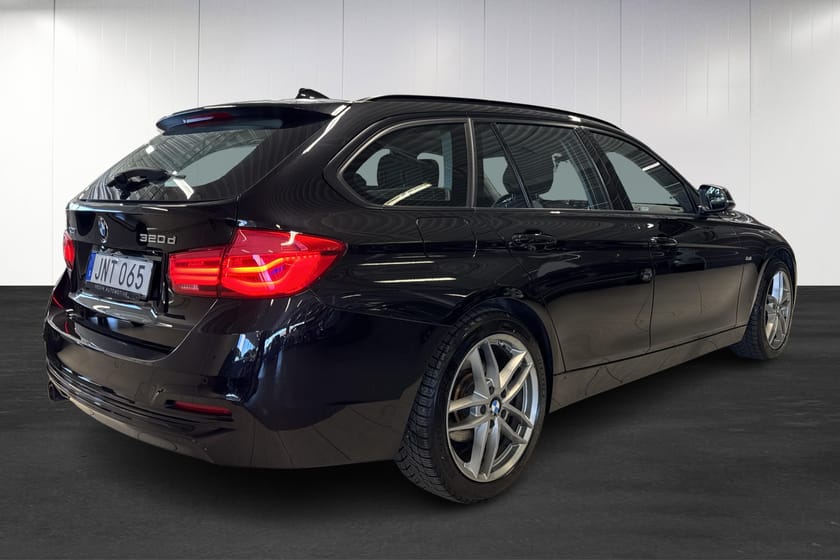 Bild 4 av BMW 320d xDrive Touring D | NAVIGATION | DRAG | STORA SKÄRMEN | SPORT-LINE