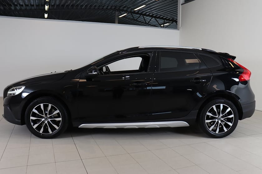 Bild 3 av Volvo V40 Cross Country D3 150hk Aut Momentum Navi Pano Skinn B-kamera