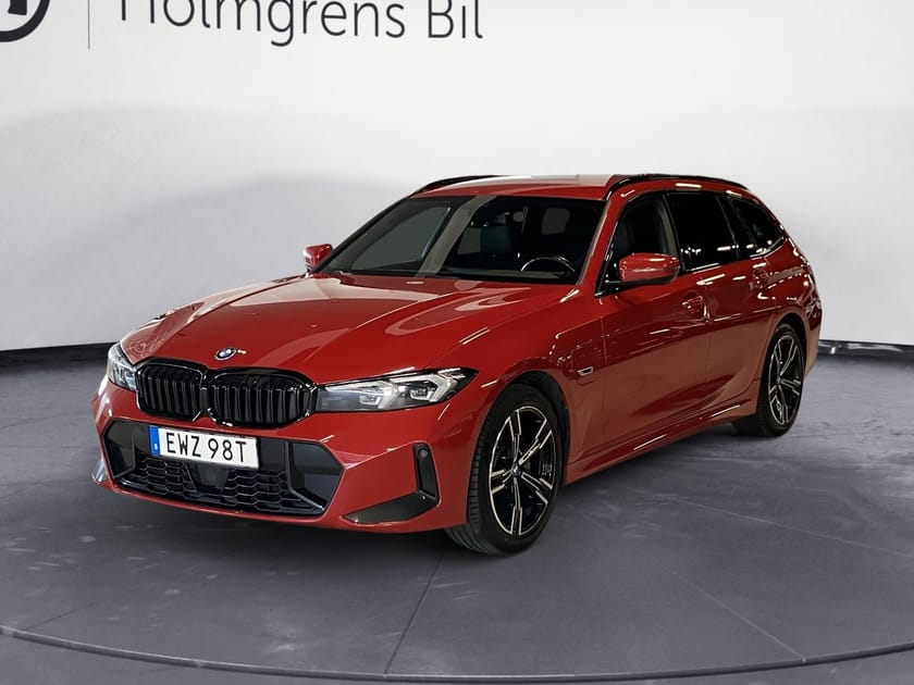 Bild 1 av BMW 330e xDrive Touring LCI M Sport Drag HiFi Aktivfart Kamera Rattvärme Navi