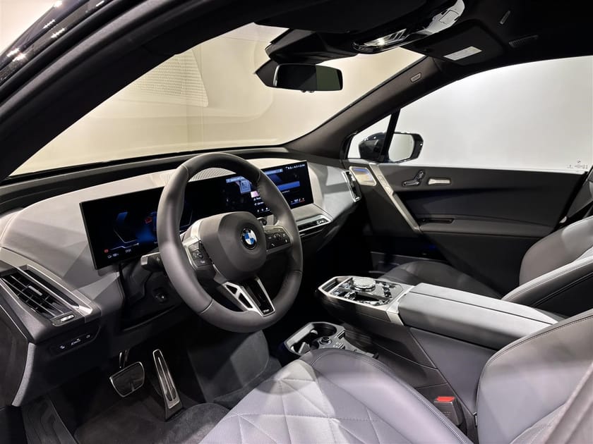Bild 3 av BMW iX xDrive60 M Sport Pro Supercharged Ed Drag DA Pro B W