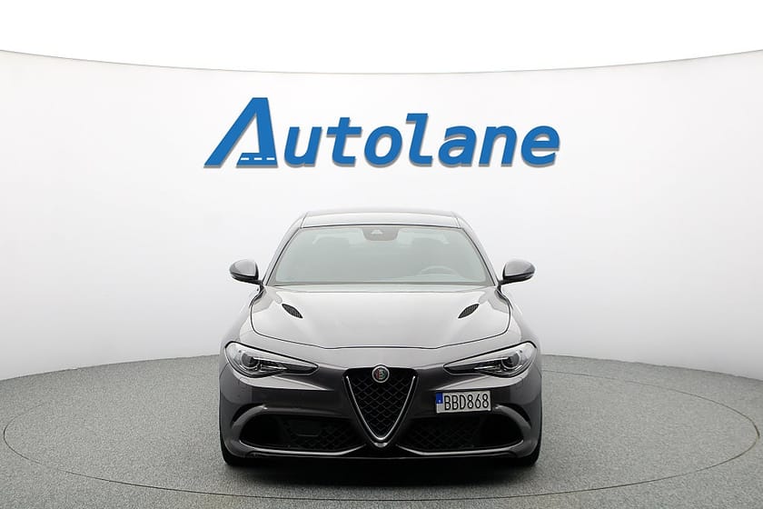 Bild 3 av Alfa Romeo Giulia Quadrifoglio V6 Kolfiber, H/K, Kamera, SV-SÅLD 510hk