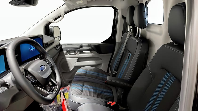 Bild 3 av Ford E-Transit Custom 340 SPORT SKÅP L2 218 A RWD Demobil DEMOBIL