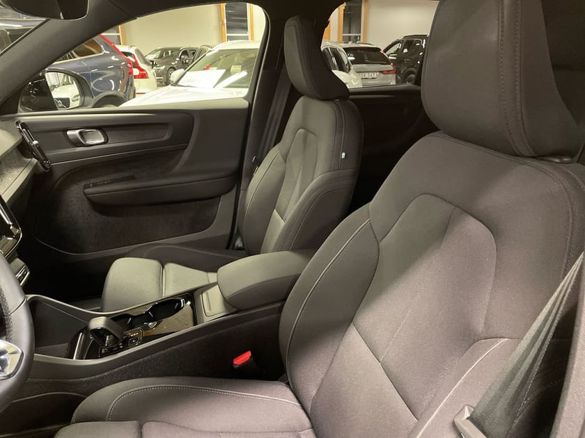 Bild 5 av Volvo XC40 Recharge Single Motor Plus Edition 🟡, Strålkastare Pixel Tech, Värmepump, Navigation, Parkeringskamera bak, Förarstol Elmanövrerad