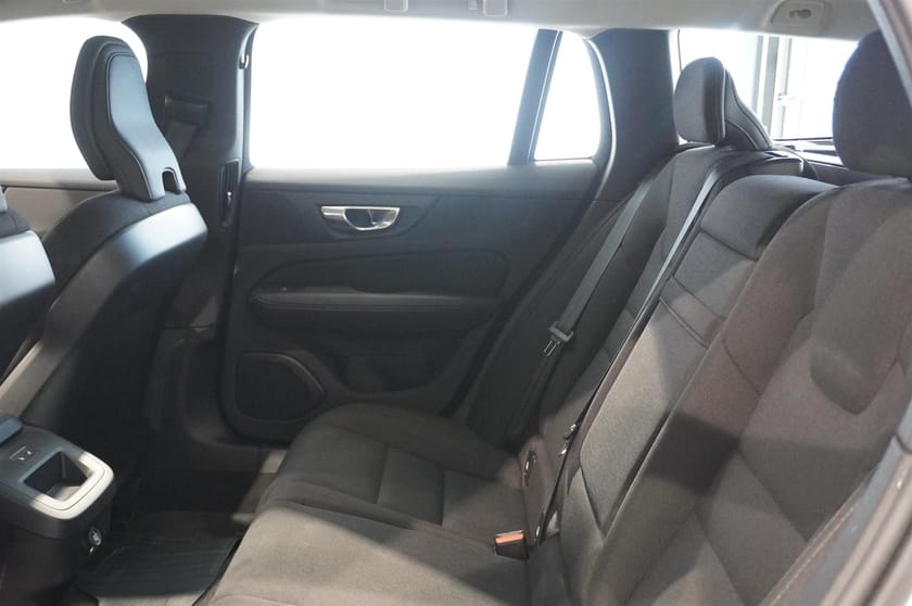 Bild 4 av Volvo V60 D4 Momentum P.värmare Navi Dragkrok Apllecarplay Rattvärme