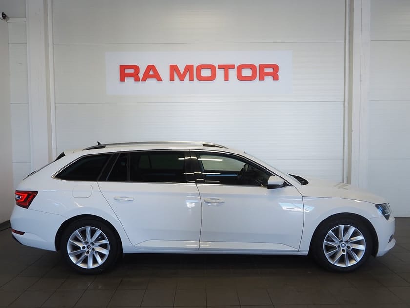 Bild 4 av Škoda Superb Kombi Skoda 2.0 TDI 4x4 190hk Style | Drag | Värmare