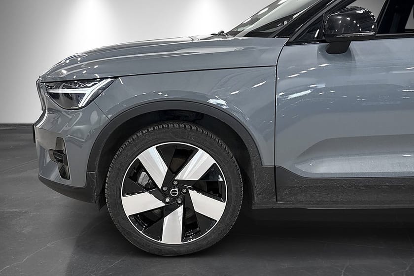 Bild 2 av Volvo XC40 Recharge Single Motor Plus 231hk Moms BLIS B-kamera CarPlay Nybes