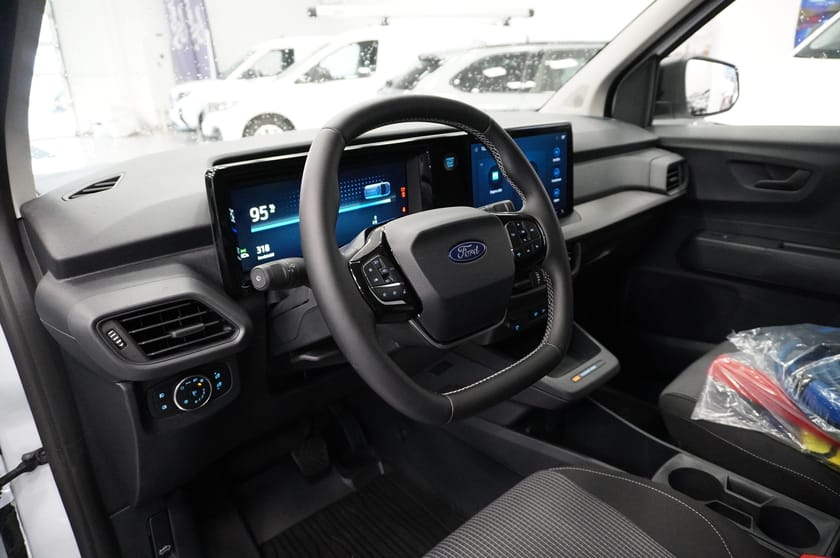 Bild 2 av Ford E-Transit Courier Skåp Trend Elmotor 100 kW 136hk 1-Vxl
