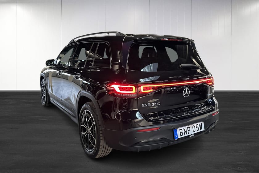 Bild 3 av Mercedes-Benz EQB 300 4MATIC AMG Panorama Förarpaket Moms