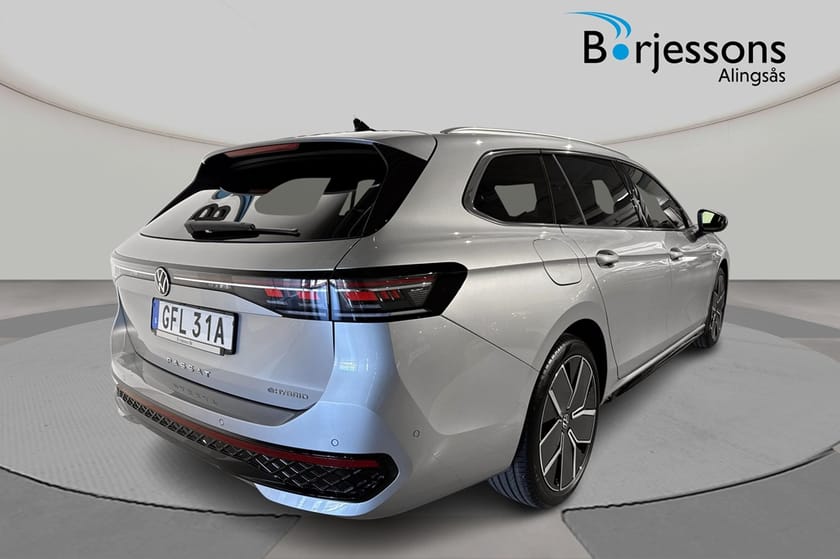 Bild 3 av Volkswagen Passat Variant eHybrid R-Line 272hk *SNABB LEVERANS*