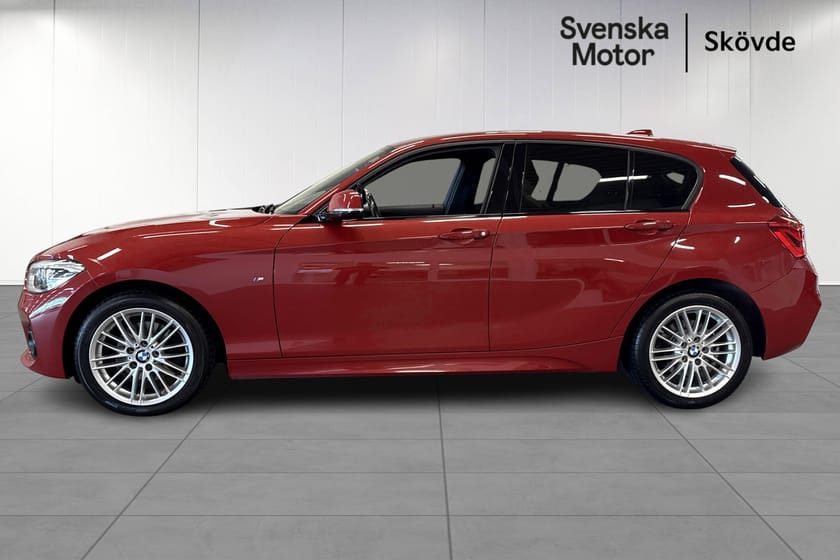Bild 3 av BMW 120d xDrive M-Sport Automat 190hk en kombination av prestanda, komfort och utseende.
