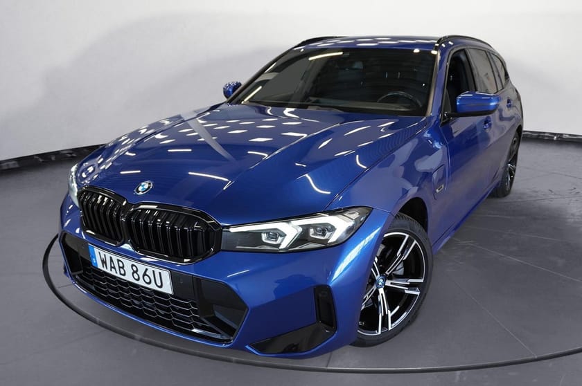 Bild 1 av BMW 330e xDrive Touring LCI M-Sport Navi Keyless Backkamera Rattvärme