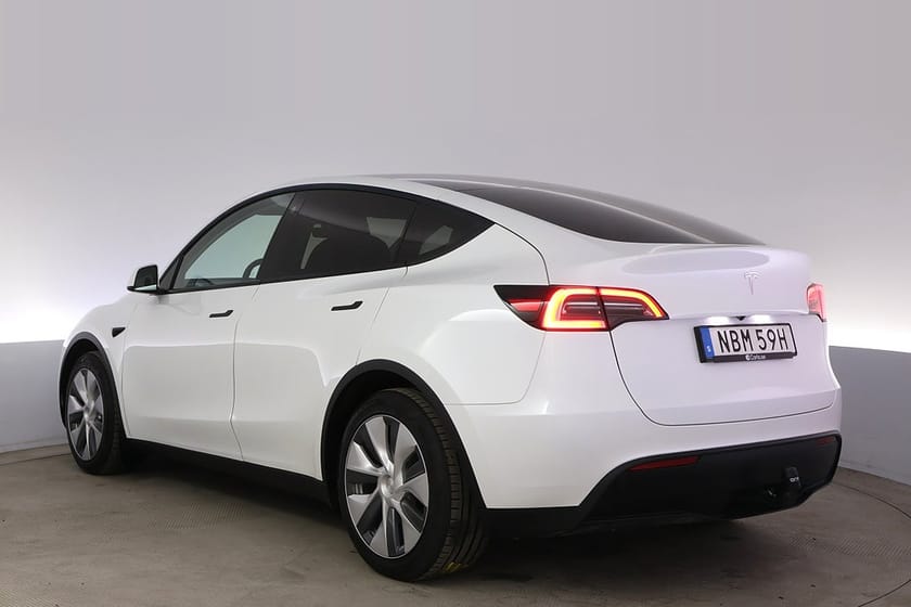 Bild 4 av Tesla Model Y Standard Range RWD Autopilot Pano Drag V-hjul