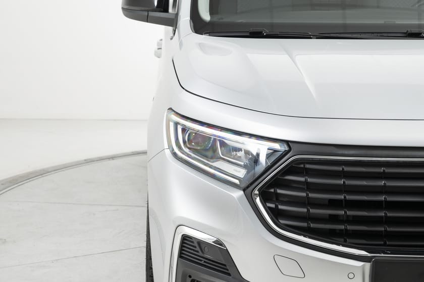 Bilde 4 av Ford Tourneo Connect 235 L2 2,0 TDCi 122hk Proff+ AWD ACC/Krok/Webasto/R.kam