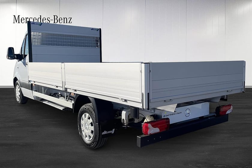 Bild 3 av Mercedes-Benz eSprinter 420 Chassi 81 kWh Flakbil - 113kWh - (L=4250, B=2100) Lastvikt 1845kg