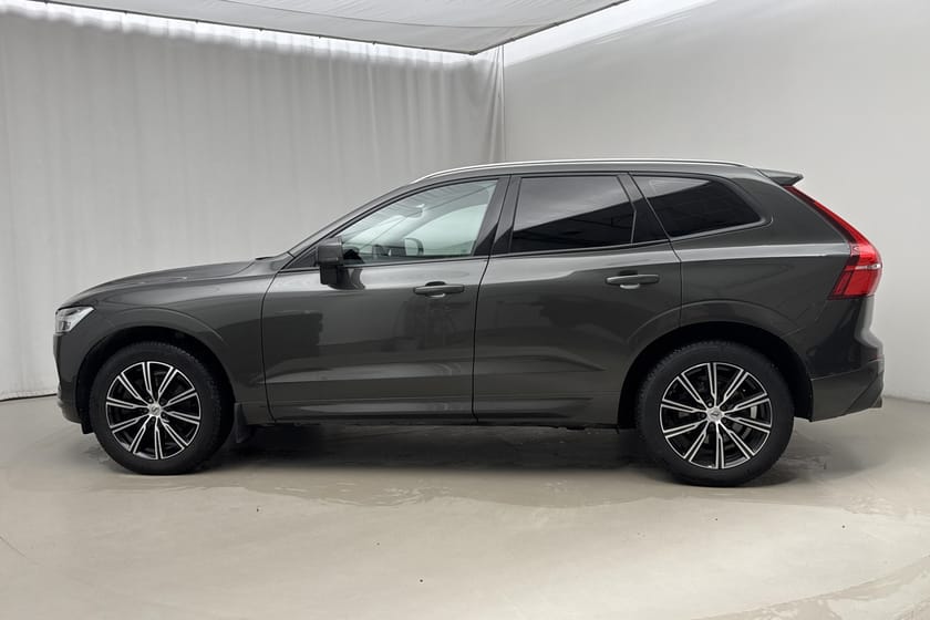 Bild 2 av Volvo XC60 B5 AWD Bensin 250hk Momentum 360° Drag Läder