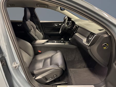 Volvo V60 B4 Diesel Plus Dark//Dragkrok//360-Kamera//