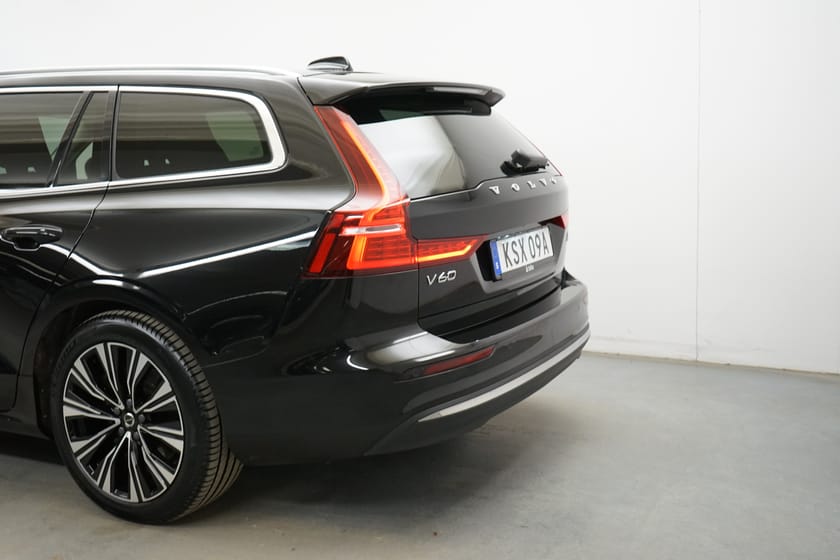 Bild 3 av Volvo V60 Recharge T6 Core Edition, Dragkrok, Baklucka elmanövrerad