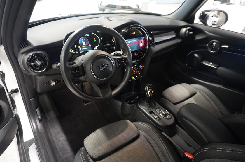 Bild 2 av MINI Cooper SE Essential Navi CarPlay PDC LED Värmepump