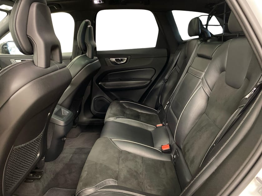 Bild 4 av Volvo XC60 D5 AWD R-Design - Dragkrok, 360-kamera, Panoramaglastak, Head-up Display