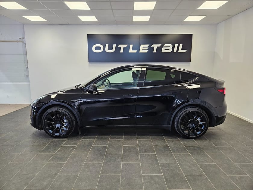 Bild 2 av Tesla Model Y Long Range AWD 514hk Panorama Läder Drag MOMS WLTP533km